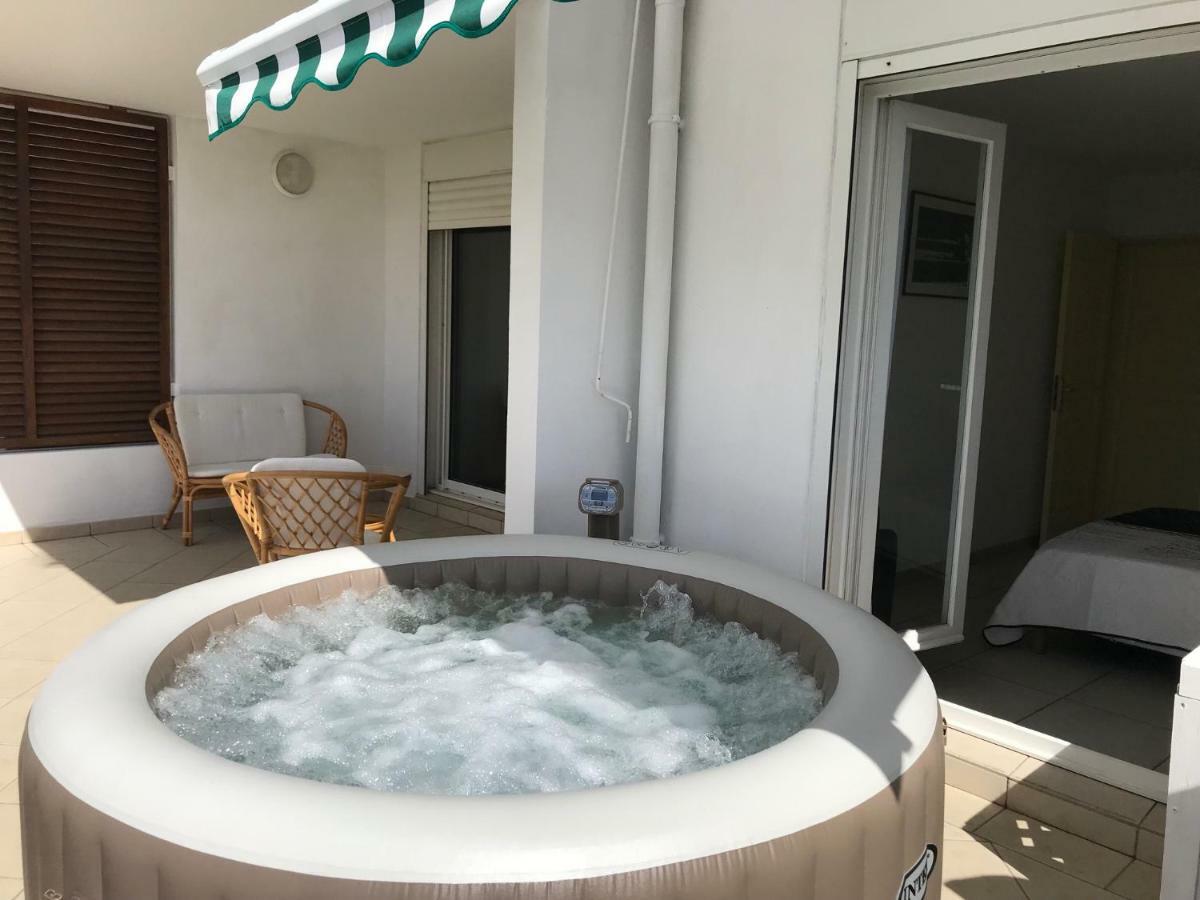 Meuble Homard Avec Jacuzzi Et Vue Mer 생질레방 외부 사진